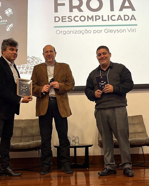 Homenagem no palco durante o Frota Descomplicada