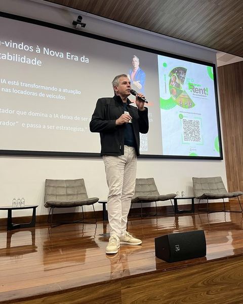 Encerramento do dia no palco do Fórum