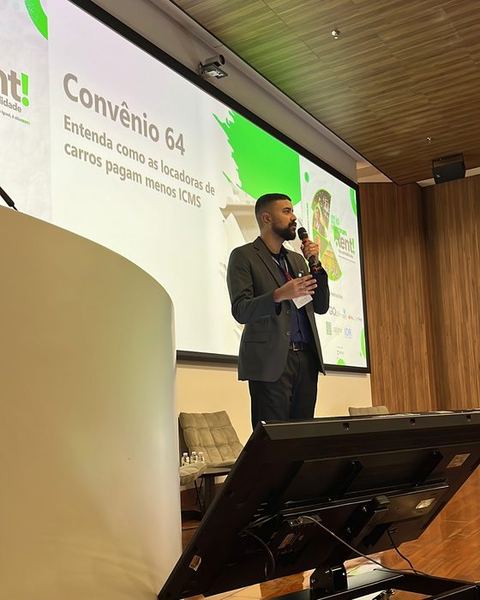 Palestra sobre o Convênio 64 no telão